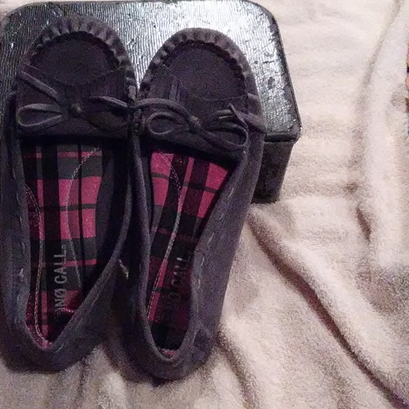 Shoes - Picture 3 of 3